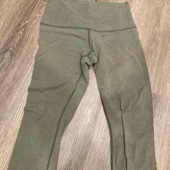 Green soft lulu capris - Picture 1 of 4